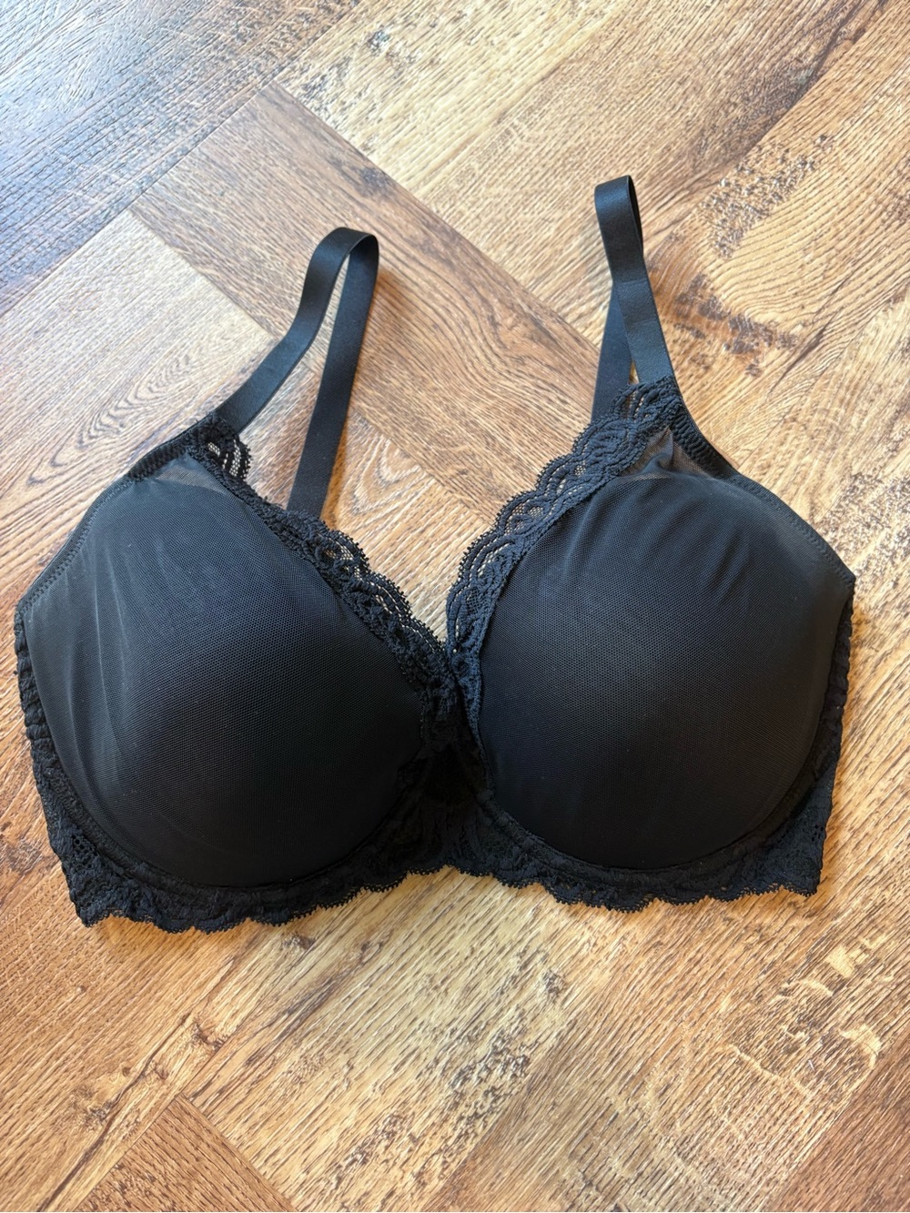 Natori Black Lace Molded Cup Bra 34G